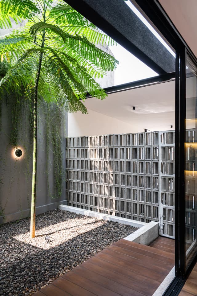 Roster, architectural detail by Senawa