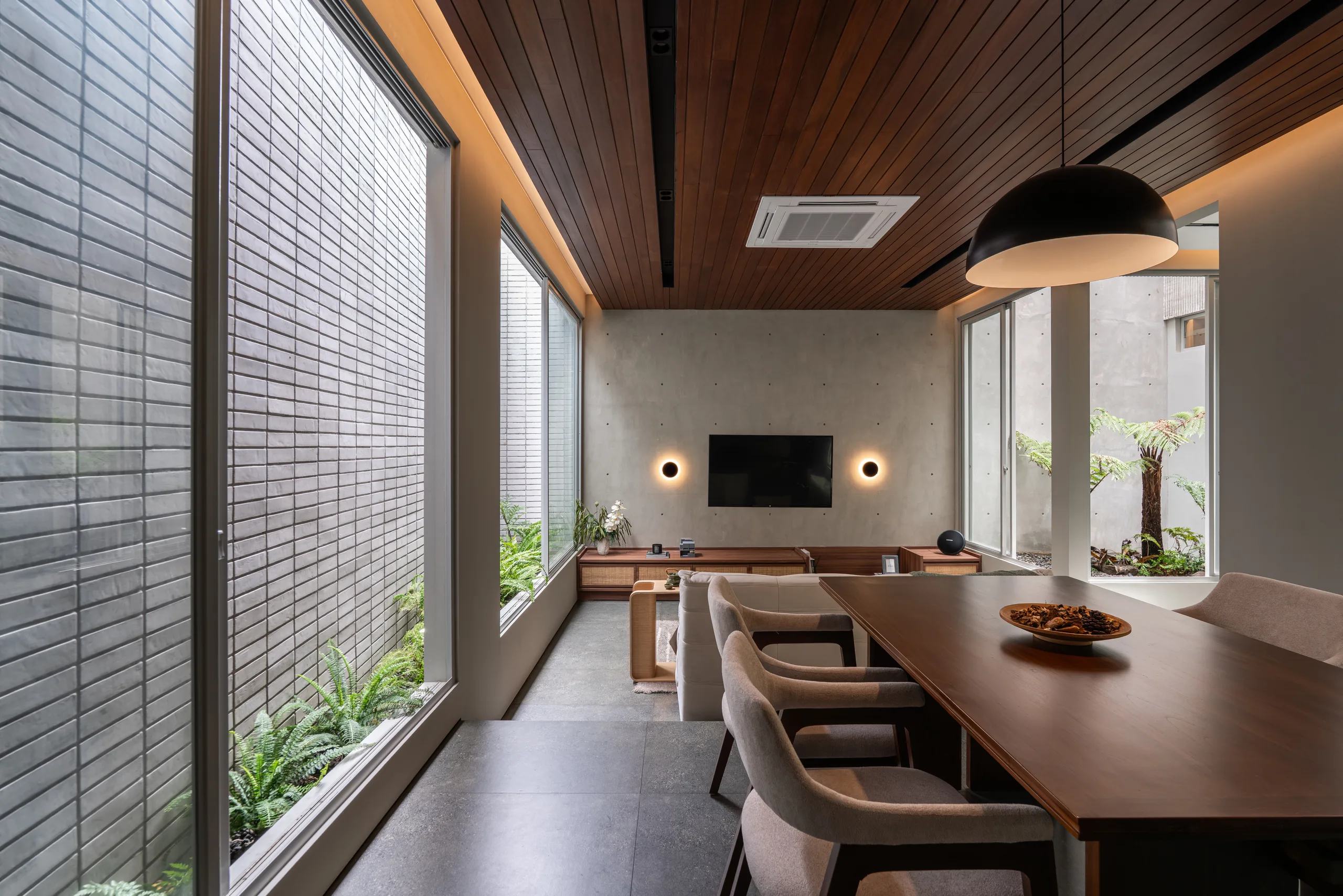 AA House, A quiet refuge in Bintaro; residential architecture in Bintaro, Tangerang by Senawa (view 2)