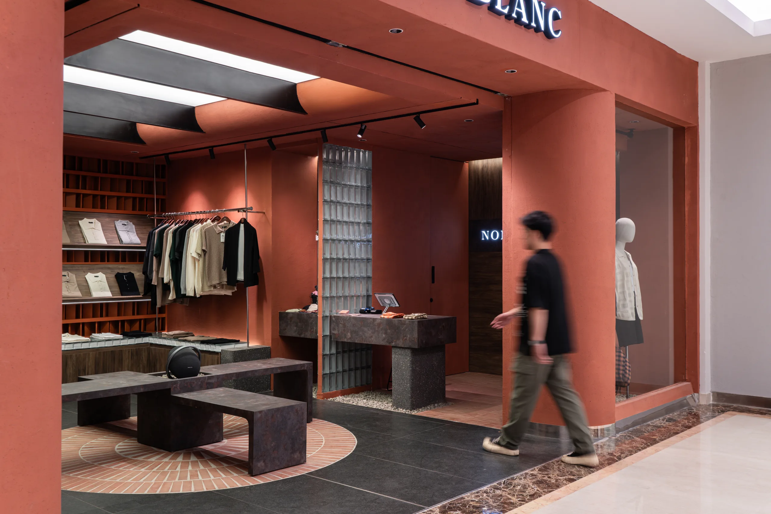NSB PS, A quiet backdrop for a bold brand; commercial architecture in Plaza Senayan, Jakarta Pusat by Senawa (view 2)